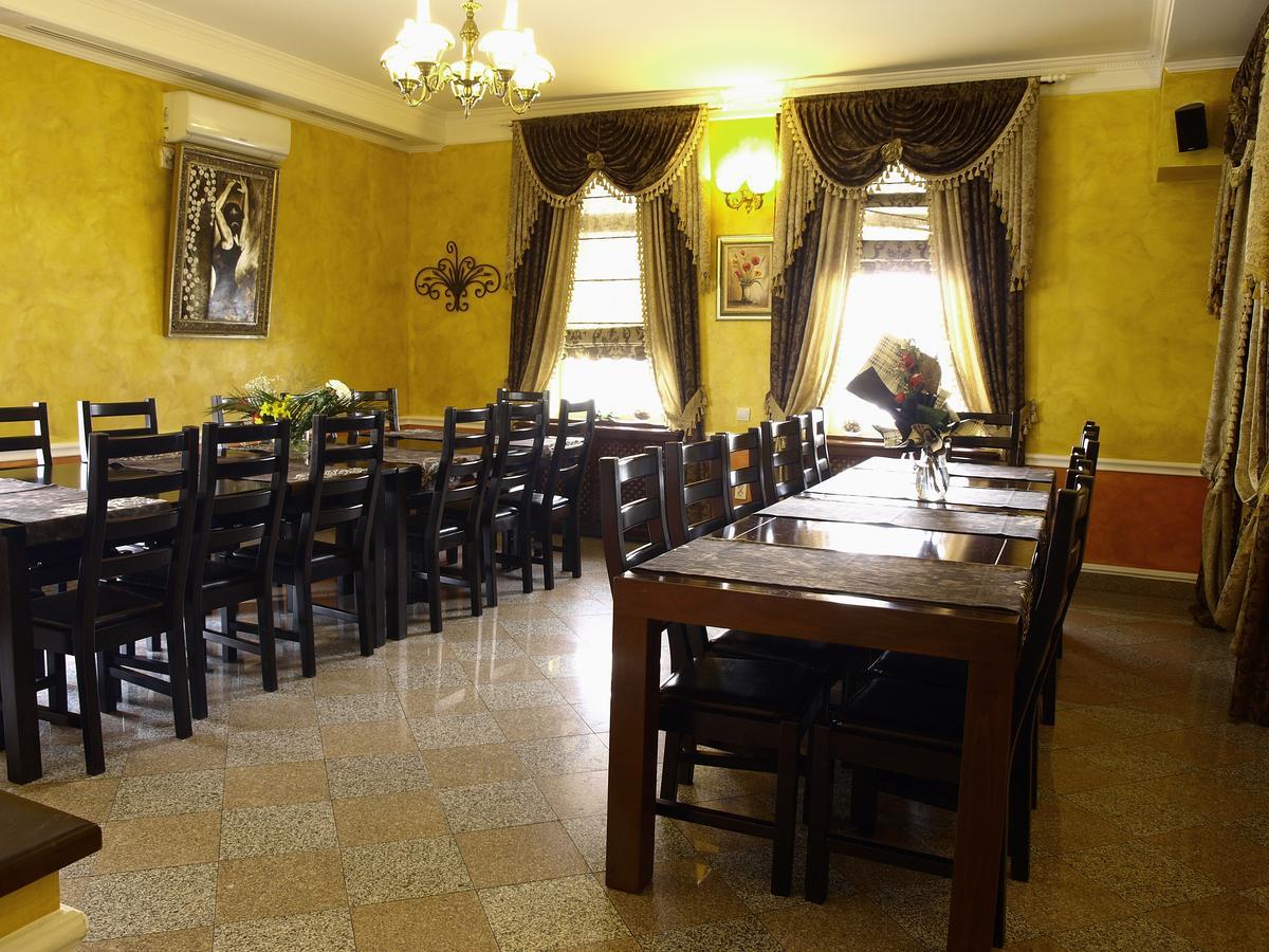 Pensiunea Byblos Piatra Neamţ Extérieur photo