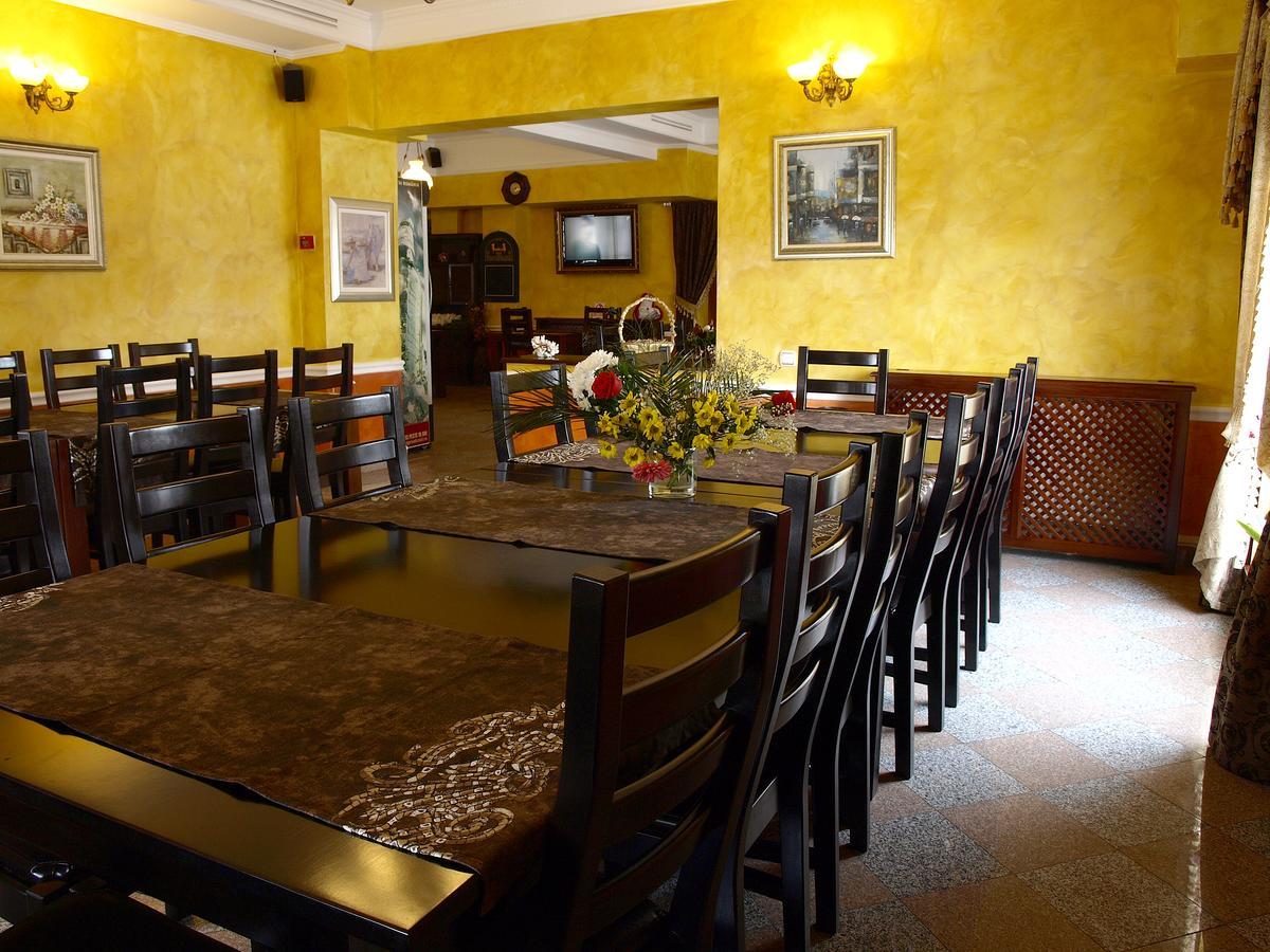 Pensiunea Byblos Piatra Neamţ Extérieur photo