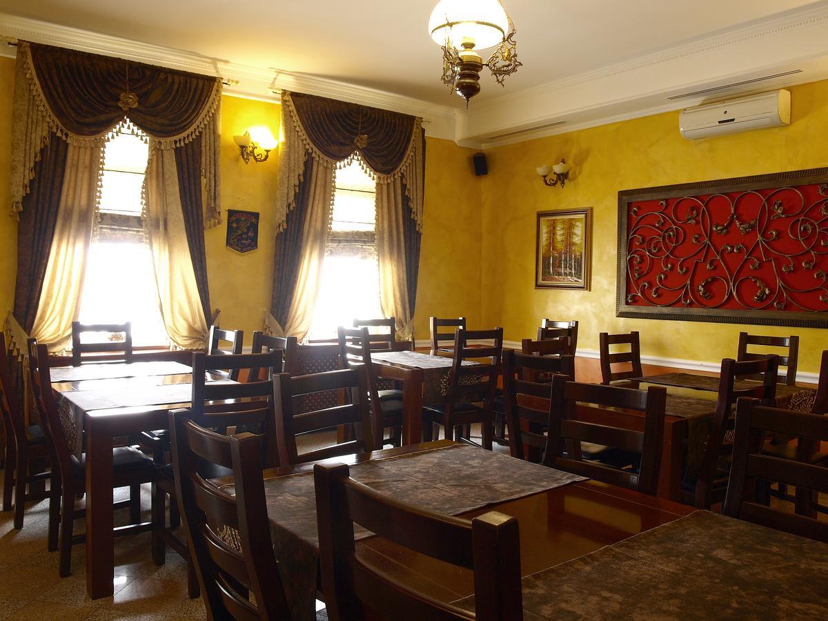 Pensiunea Byblos Piatra Neamţ Extérieur photo